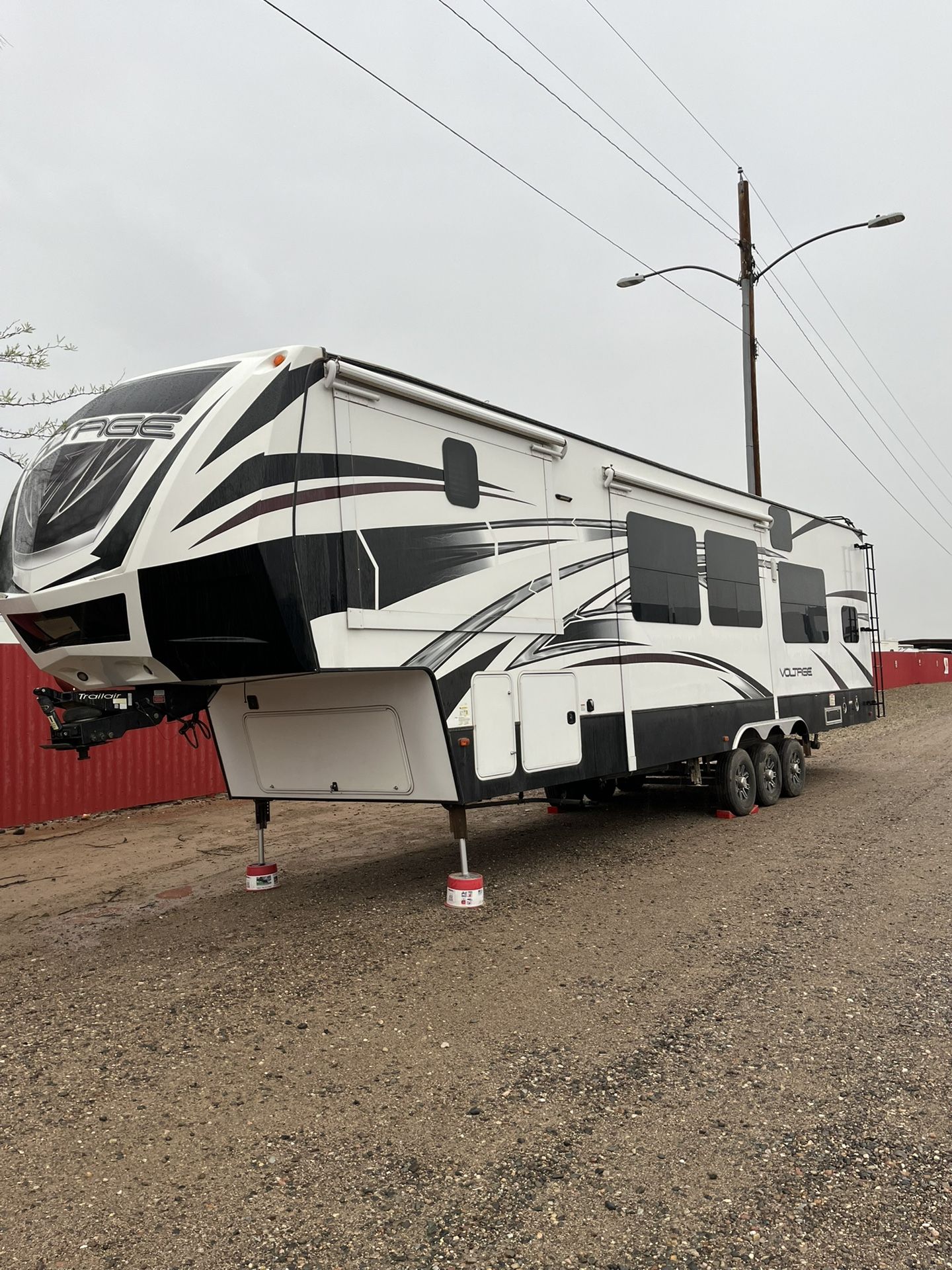 2016 Dutchmen Voltage 3800
