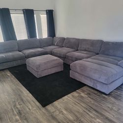 New XL Sectional Couch with Comfy Wide Chaise and Ottoman! Free Delivery 🚚!