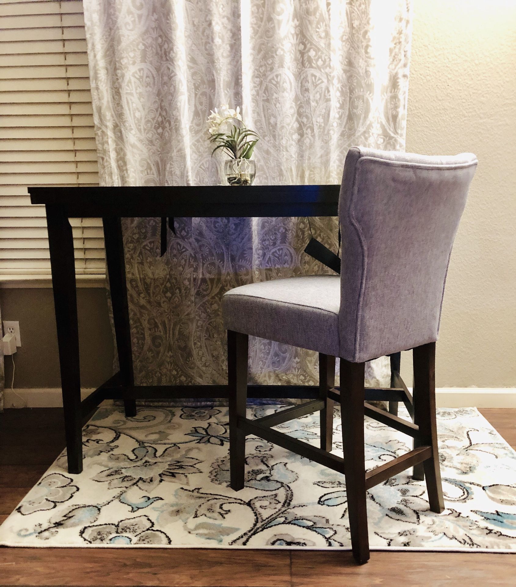 ⭐️NEW Ashely Furniture counter height Dining Table ONLY. IF YOU WANT WITH COUNTERCHAIR(new) $25 more. ⚡️DAMAGED during shipping (one corner)