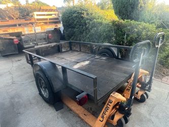 5X8 trailer. Comes with two spare tires tow dolly.