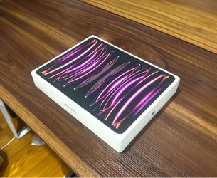 Apple M2 iPad Pro 12.9 6th Gen Wifi + Cellular 256 GB in Original Box | Practically Brand New