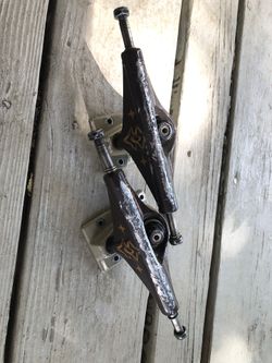 Venture Trucks skateboard
