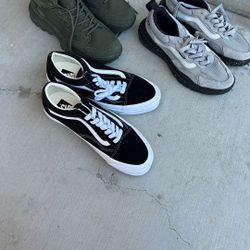 2 Pairs Of Vans Ultrarange Shoes - Mens 9 Womens 10.5