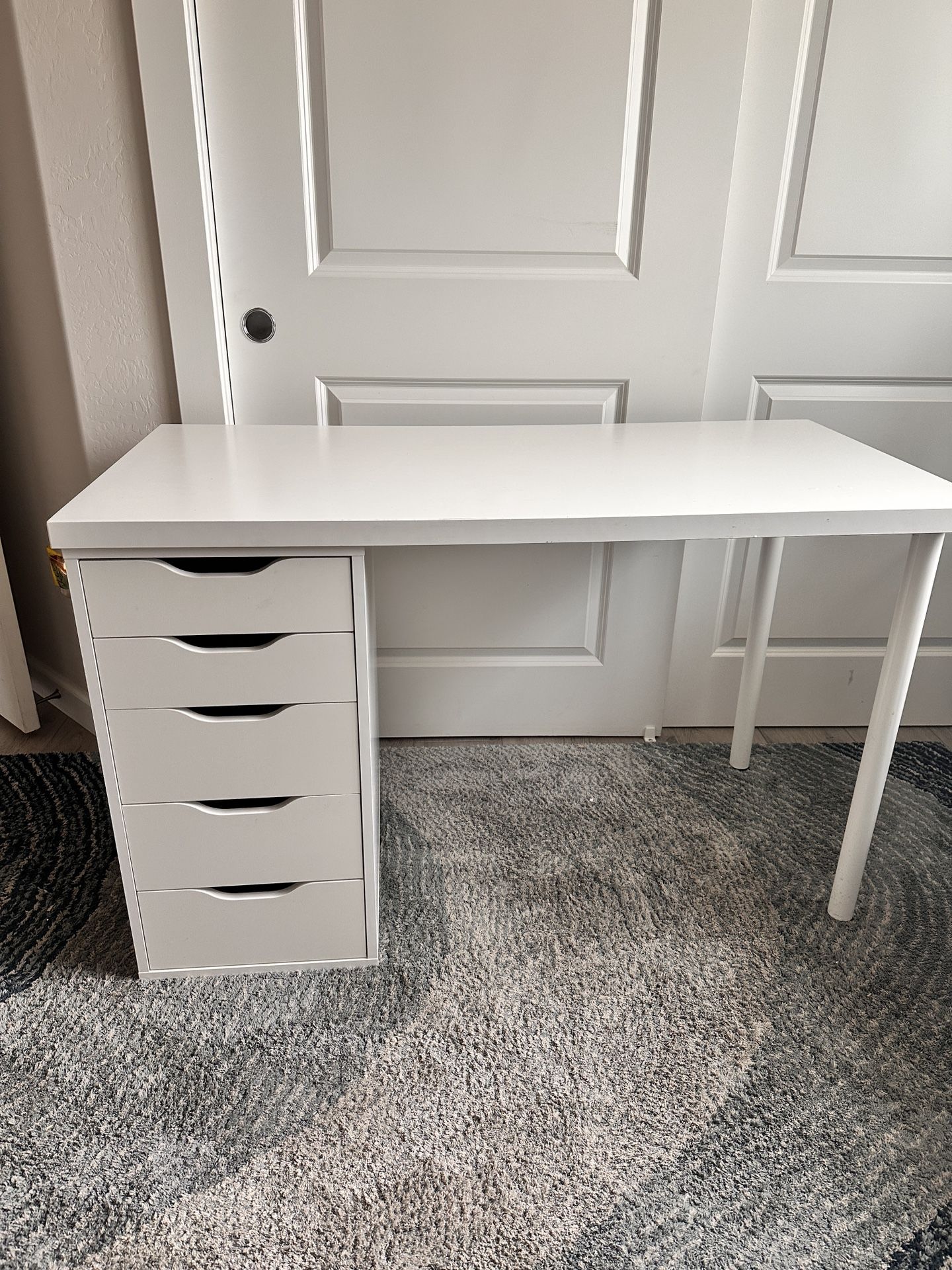 IKEA Desk With 5 Drawers In Very Good Condition