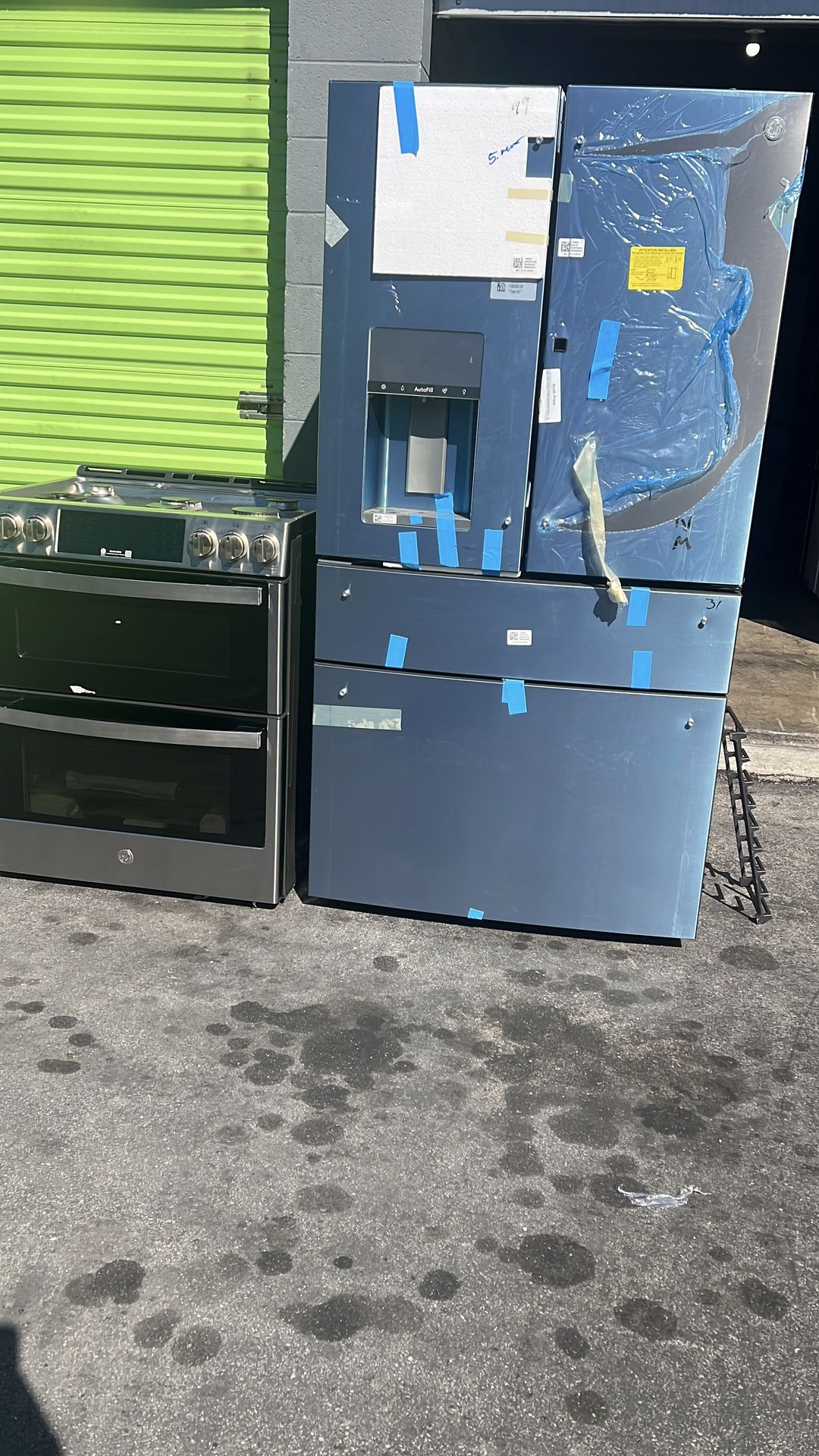 Refrigerador and stove profile Ge Stainless is new never used $3199.00