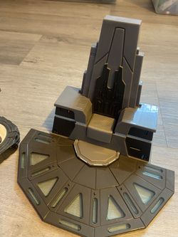 Star Wars Throne And Qui Goon Jin Figure