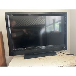 32 inch VIZIO T.V with remote and power cord