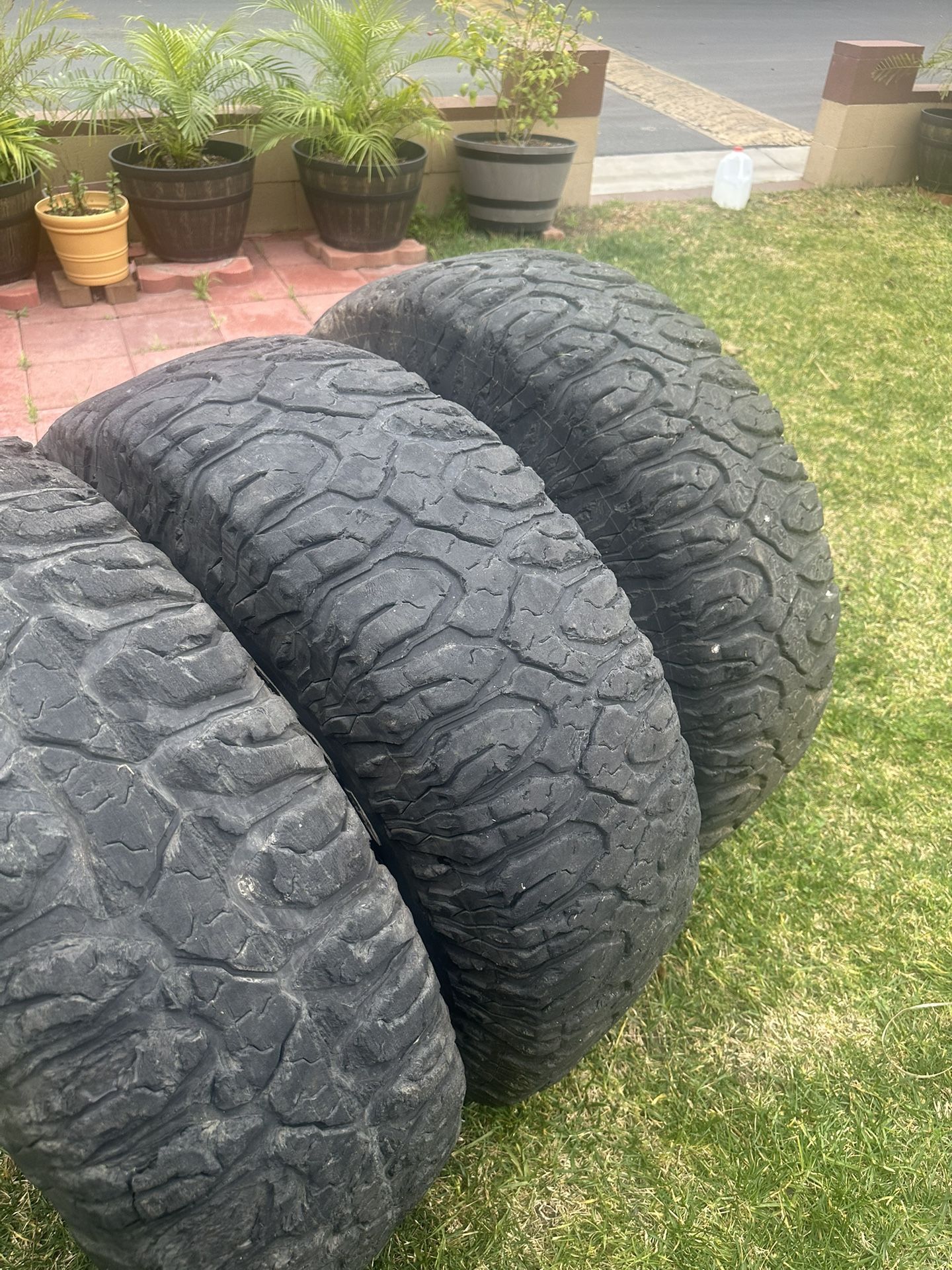 Lt37-12.5-T17” Milestar Patagonia MT Tires