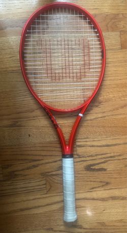 Wilson V1 Defer 98 Pro  4 3/8 grip