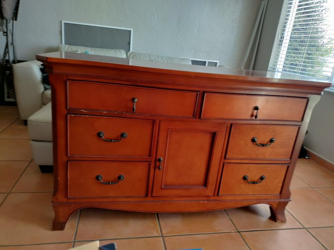 Bedroom Chest Dresser