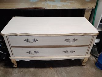 Dresser Chest