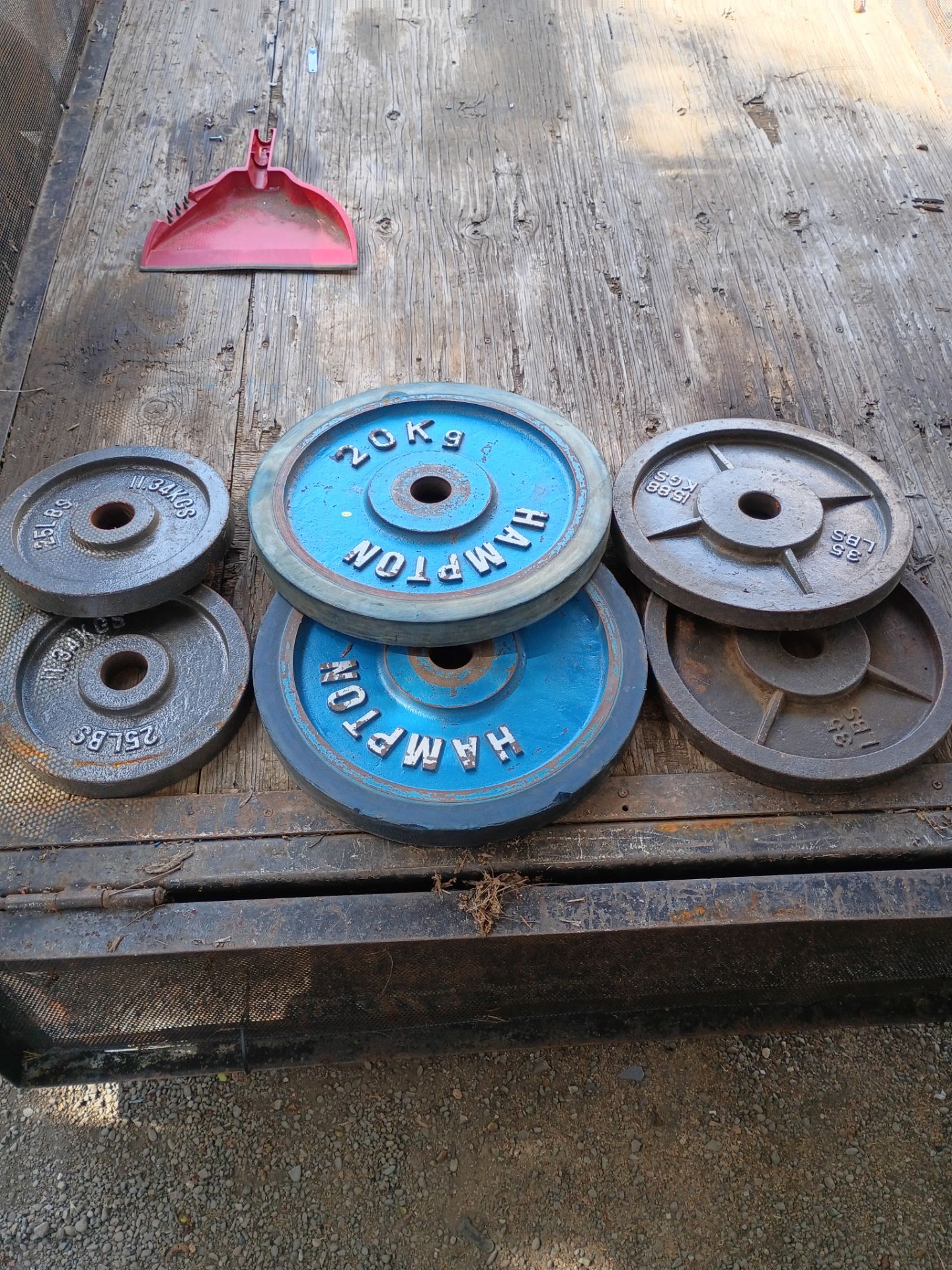 Weight lifting plates