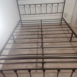 Queen Size Bedframe 