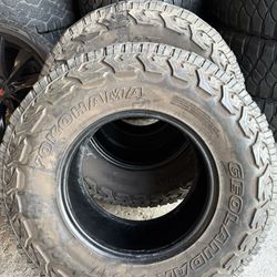 35x12.50R17 2 used tires yokohama Geolander X-A/T