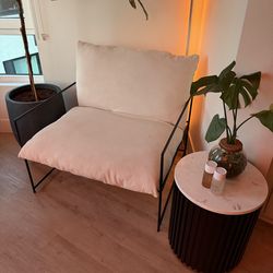 Modern Accent Chair – MUST SELL