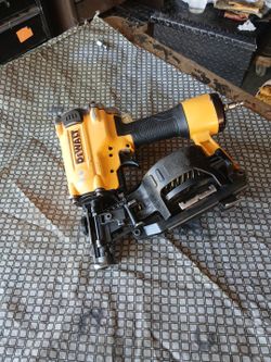 Used  Dewalt. Roofing  Nailer Good Condición 