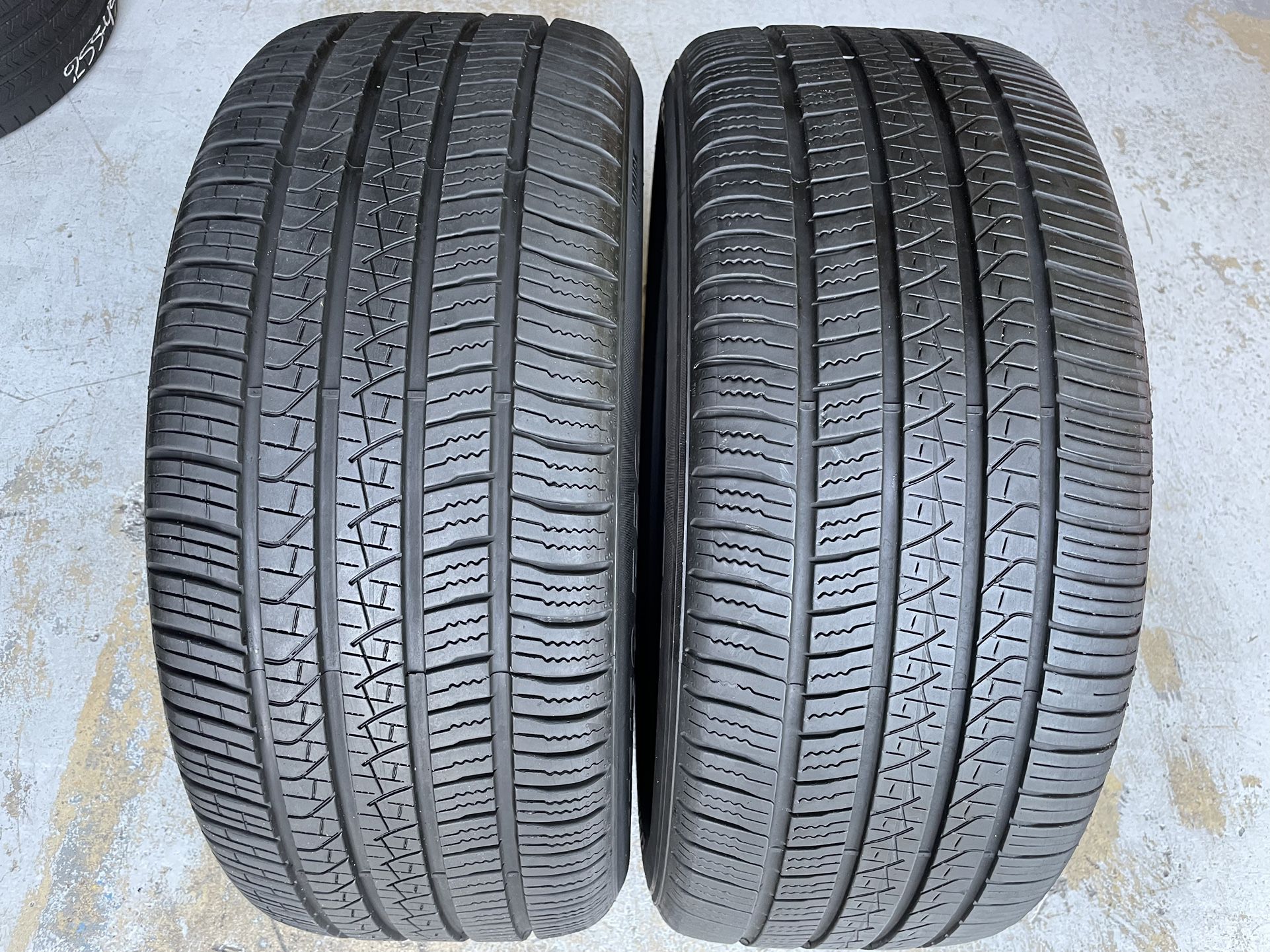 Two Tires 275/50/20 Pirelli Scorpion Zero Like New With 80-90% Left Excellent Pair 