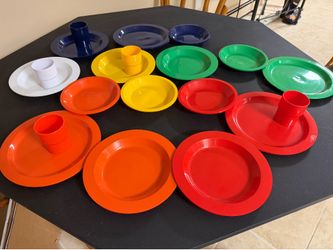 20 Piece Plastic Dishes and Cups