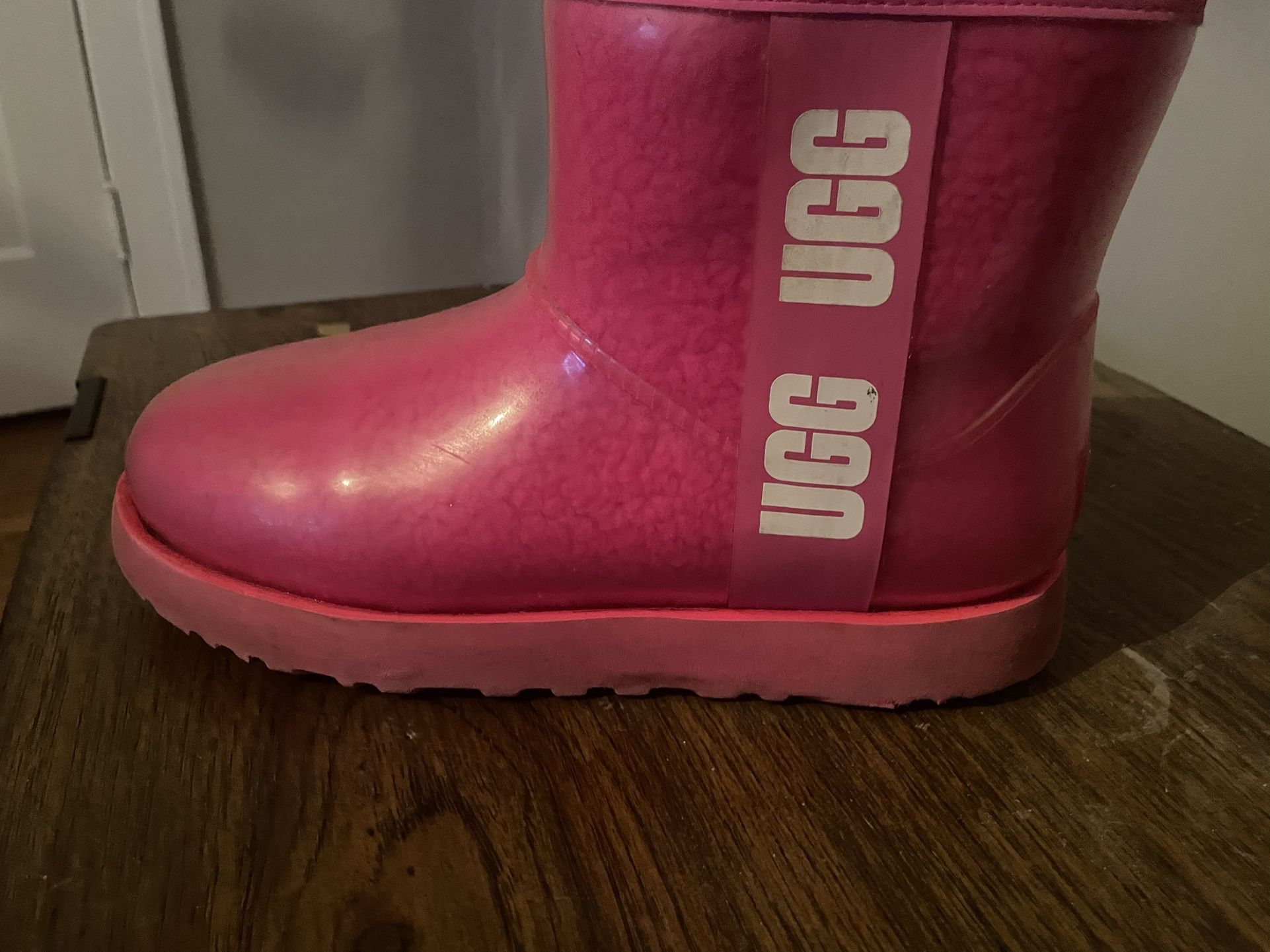UGG Mini Rain boots Waterproof    Size 8Y