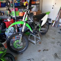 2009 Kawasaki KX450F Dirt Bike