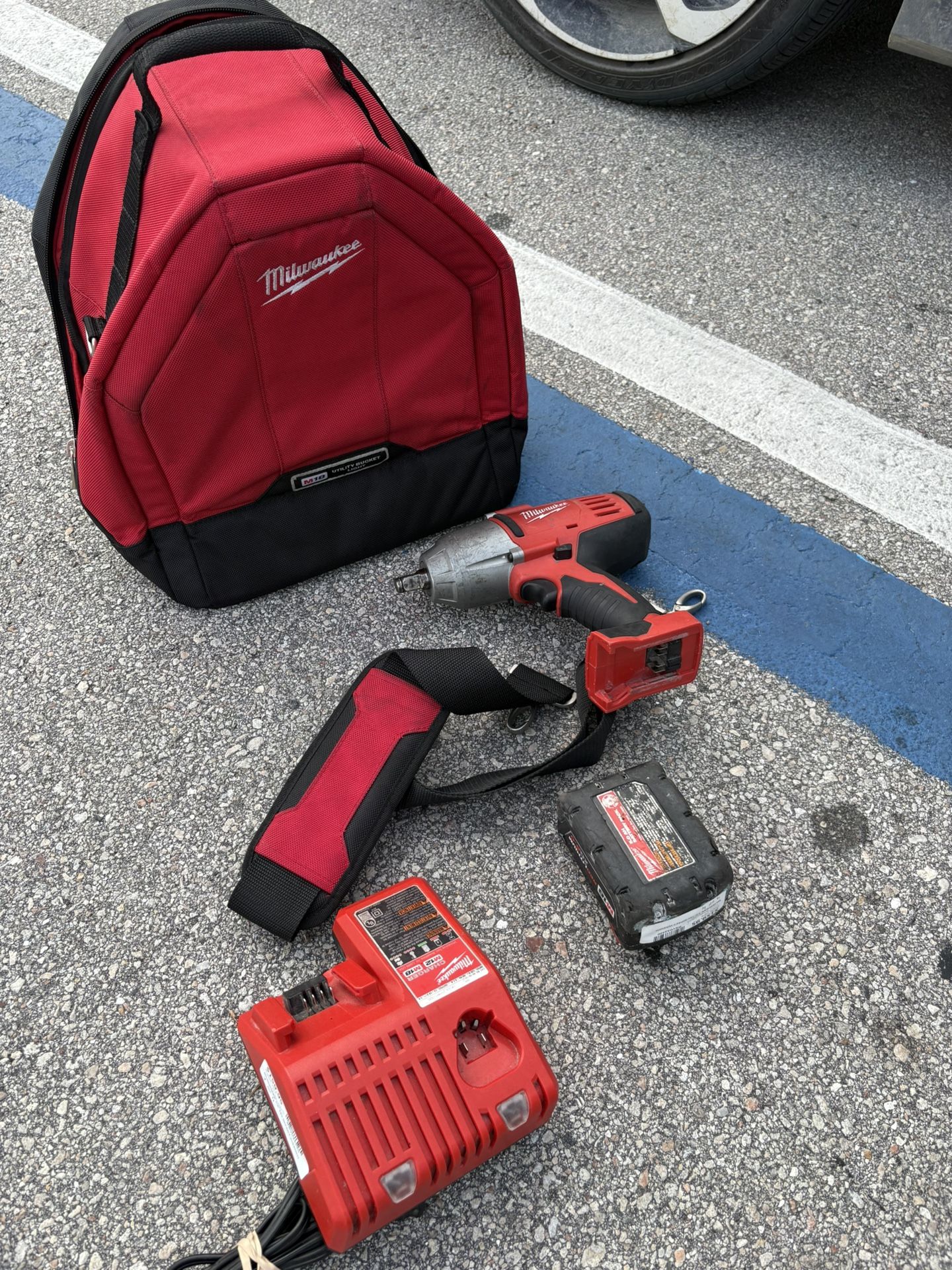 Milwaukee1/2 Impact Wrench M18, Utility Bucket Light No Light, Red Lithium, 5.0 Battery