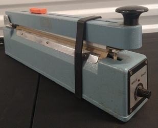 12" TABLETOP IMPULSE HEAT BAG SEALER WITH A BUILT IN SLIDING CUTTER