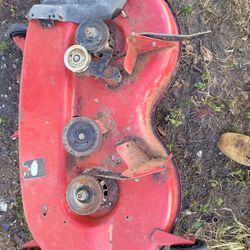 ((READ AD))((NEEDS repair))((46" Deck Craftsman/husqvarna/poulan)) Riding Mower 