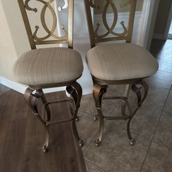 2 Swivel Bar Stools