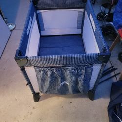 Oshkosh B Gosh Baby Pac N Play W/ Bassinet 