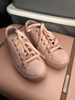 Women’s Guess sneakers sz 5.5
