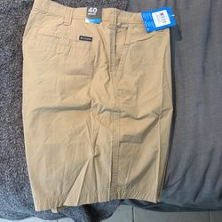 Men’s Columbia 40” khaki shorts (new with tags)