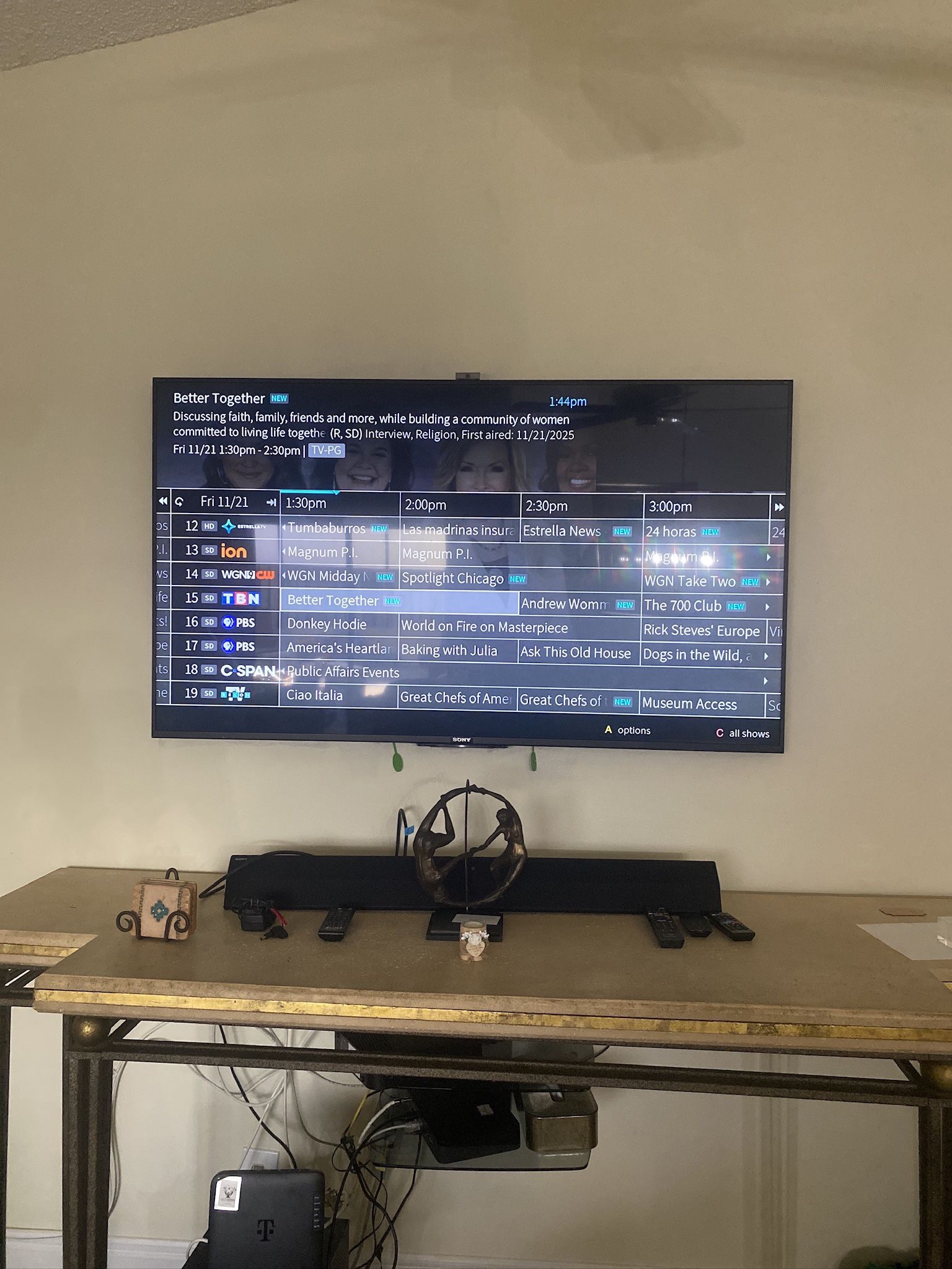 Sony 65” 4K TV + Heavy-Duty Wall Mount — Excellent Condition (XBR-65X850B)