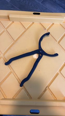 Oil filter remover
