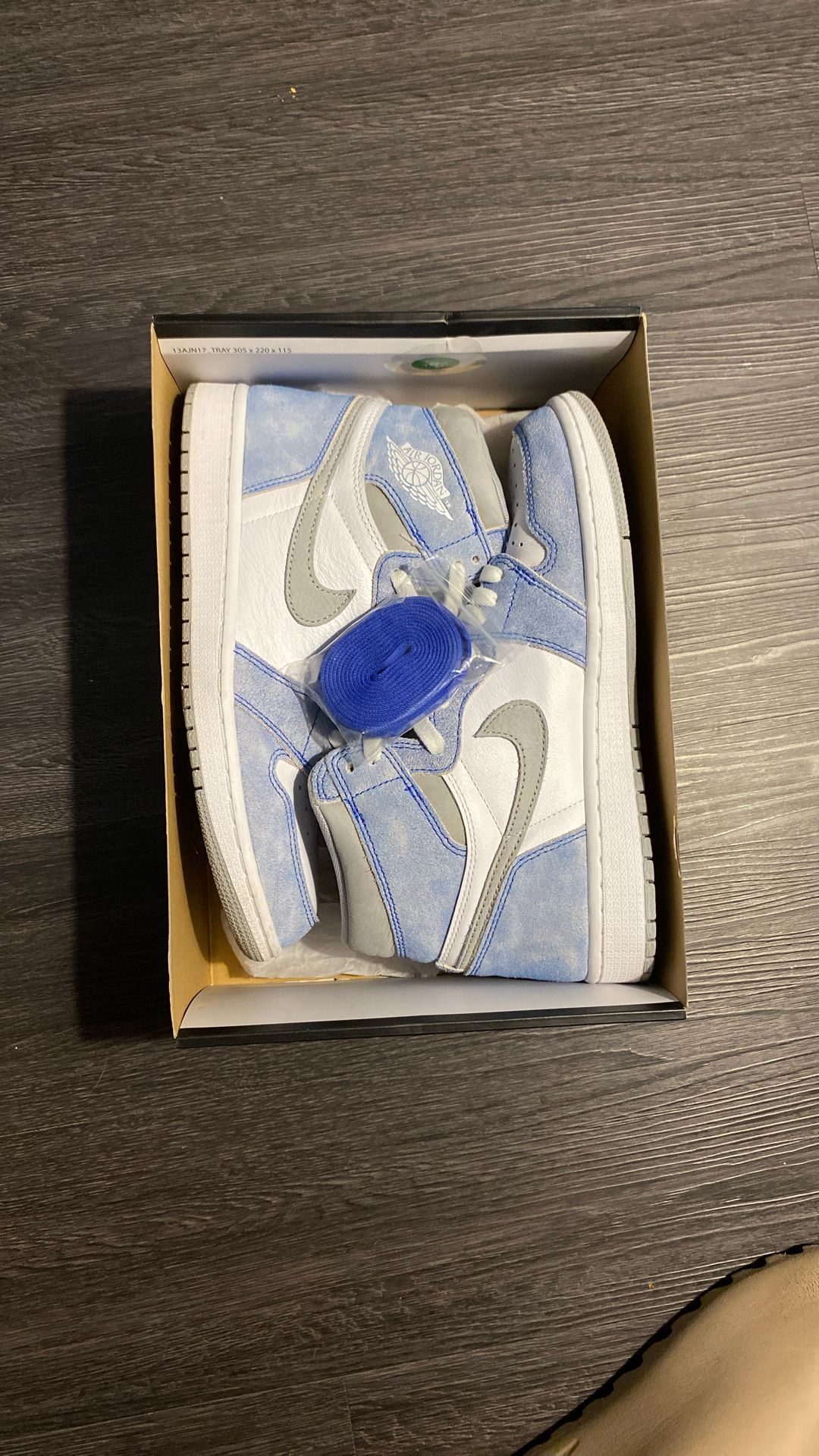 Air Jordan 1 Retro High OG ‘Hyper Royal’