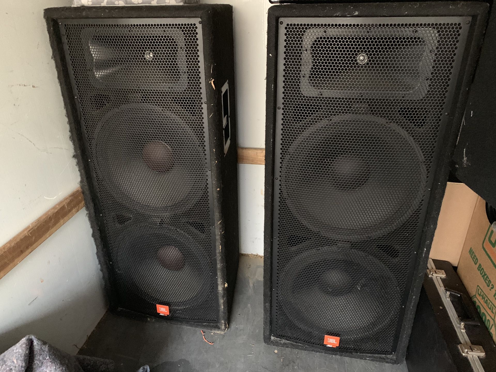 Jbl speakers !!!! Everything must go. Serious inquires only!!!