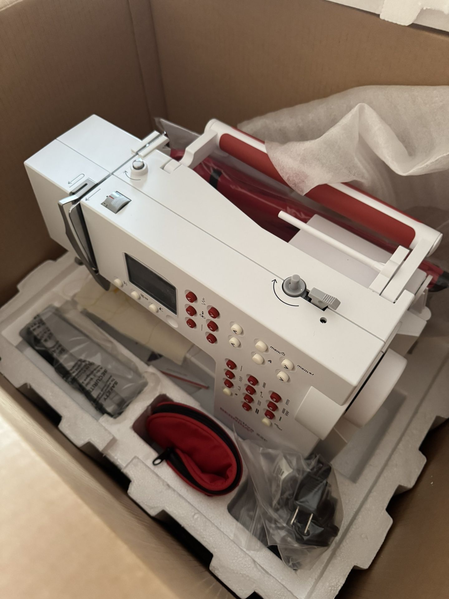 Bernina 220 Sewing Machine
