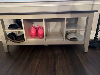 Bench/shoe holder entry way
