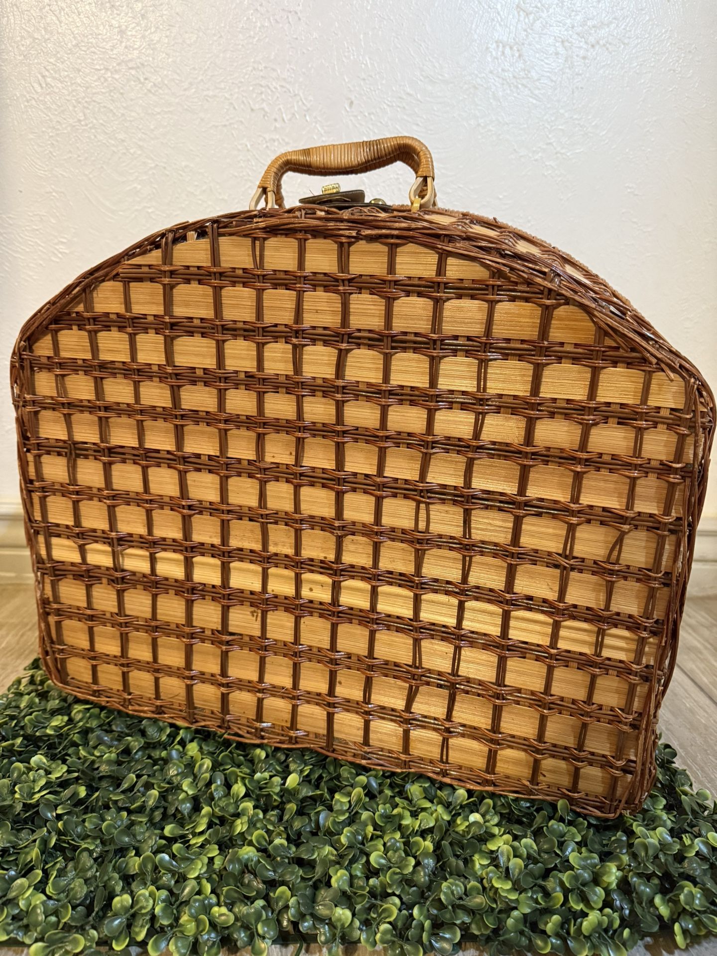 Large Vintage Wicker basket