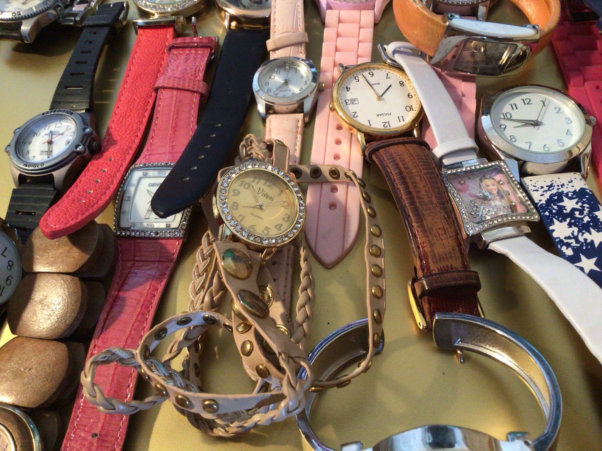 Bundle Lot Of Assorted Women’s And Men’s Watches For Crafts