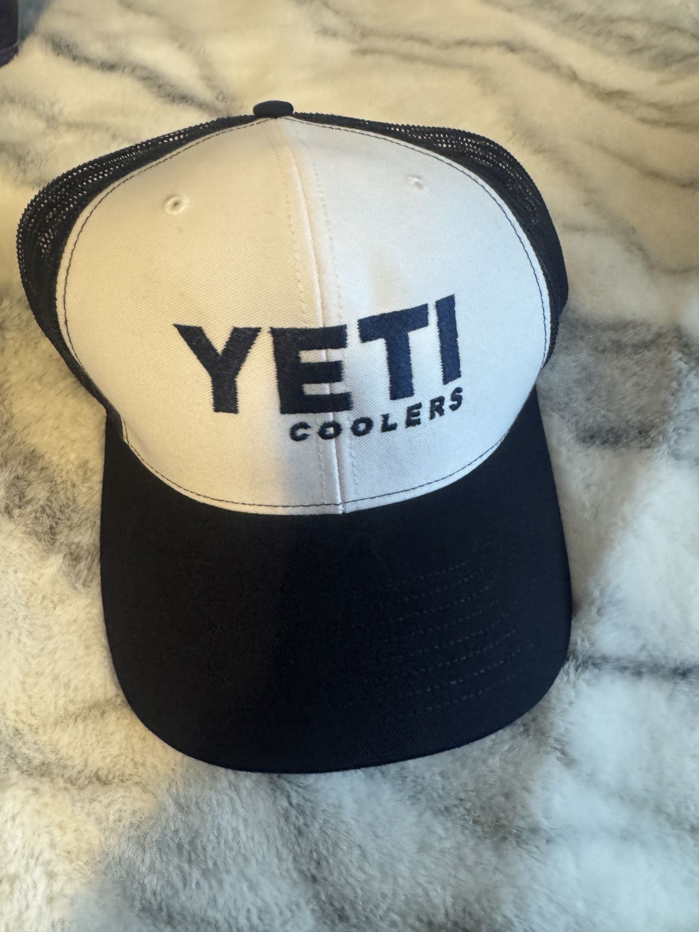 Yeti coolers baseball cap w adjustable strap