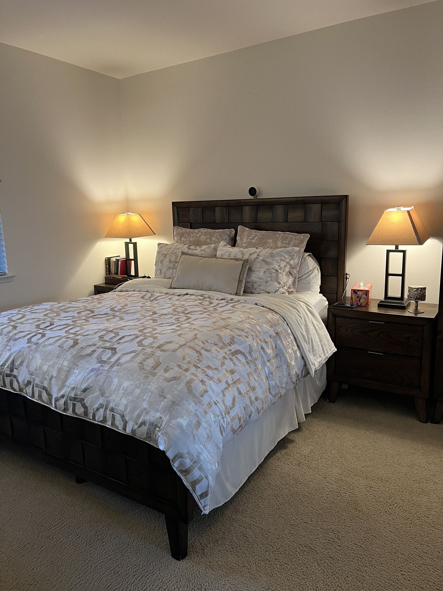 Bedroom set | 5 Pieces | Queen Sized Bed | Ashley furniture | Like New