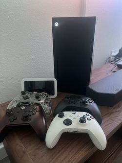 Xbox Series X 4 Controllers