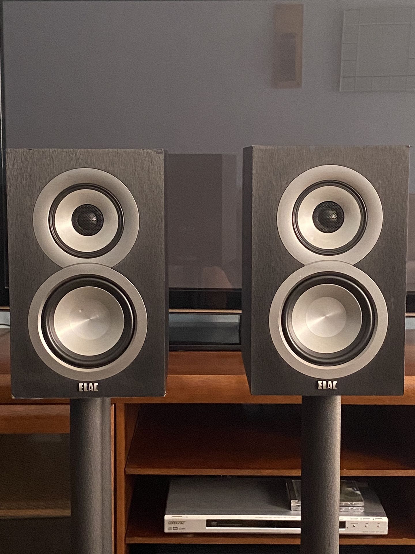 ELAC Uni-Fi UB5 Concentric Bookshelf Speakers