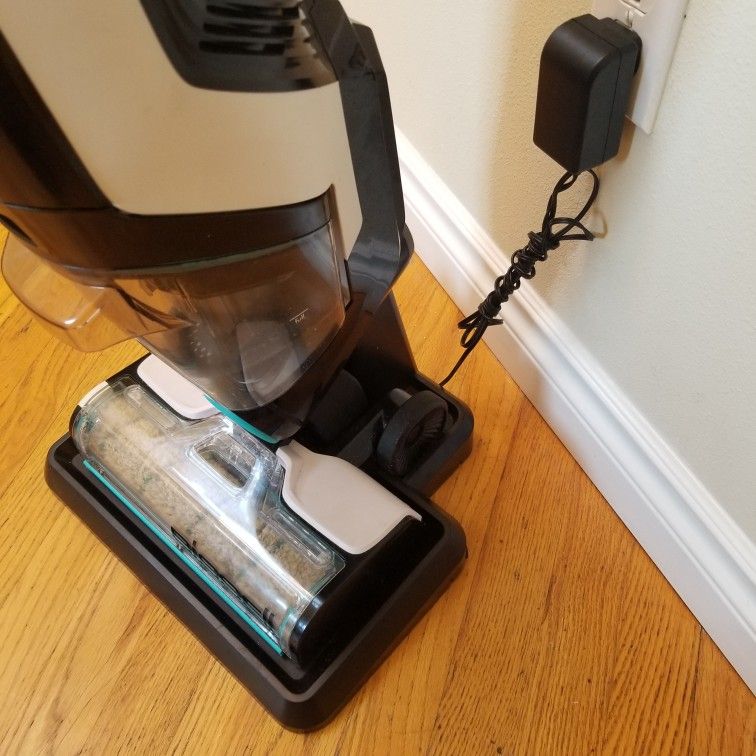 NEW cond CORDLESS BISSEL FLOOR CLEANING SOLUTION SYSTEM , AMAZING POWER SUCTION , WORKS EXCELLENT , IN THE BOX