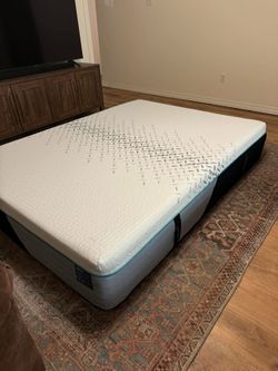 Nectar Premier Hybrid Mattress, Queen, Like New, Perfect Condition