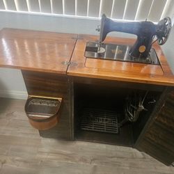 Antique Sewing Machine 