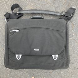 TUMI messenger/laptop Bag