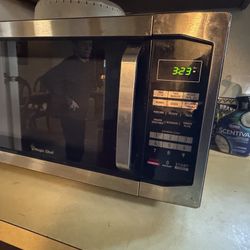 Magic Chef Microwave With Turntable