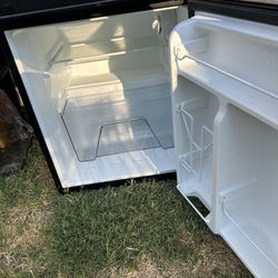 Mini Fridge 