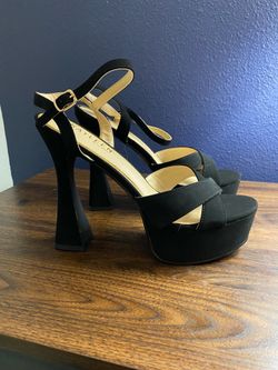 New. Never worn. Size 8 black platform